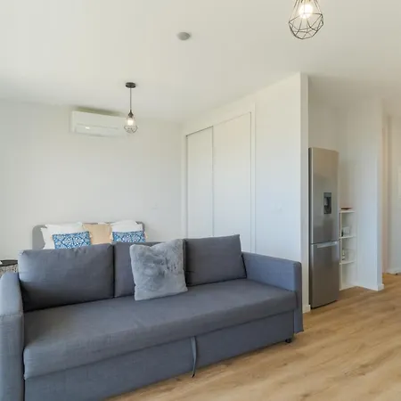 Fenix Iii Ac, Parking & Near Beaches Apartment *